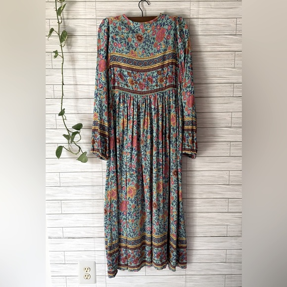 R Vivimos Dress - Picture 3 of 7